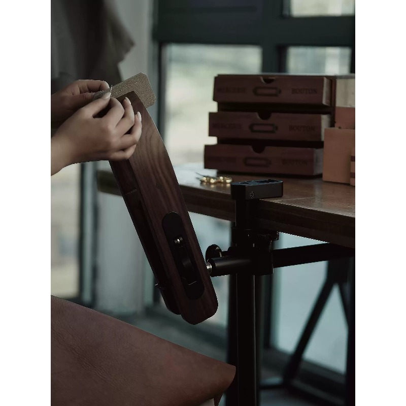 Деревянная подставка-зажим для – обзор и цена Leatherwork Craft